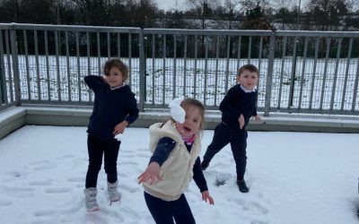 Ag Súgradh sa Sneachta ☃